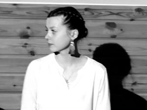 AIZ MANAS UN TAVAS SIRDS MŪRIEM